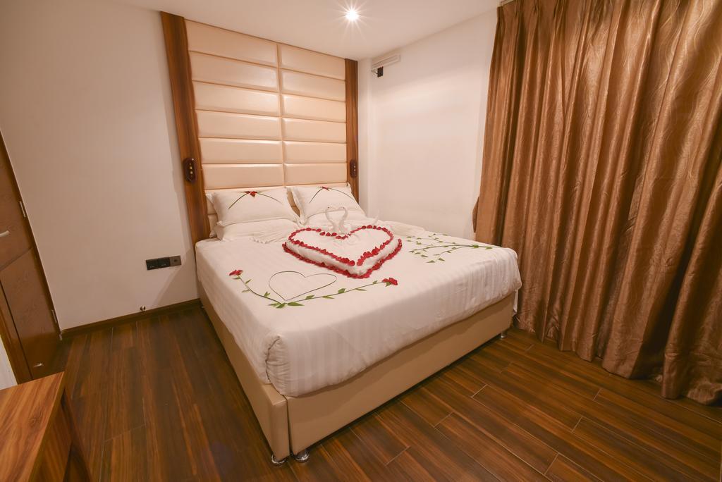 Crown Arena Hotel Hulhumalé Buitenkant foto